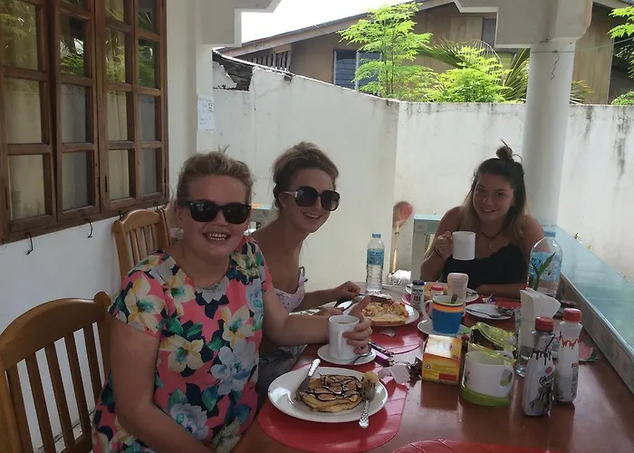 J & C Hostel Moalboal