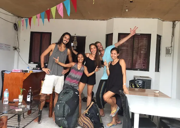 J & C Hostel *