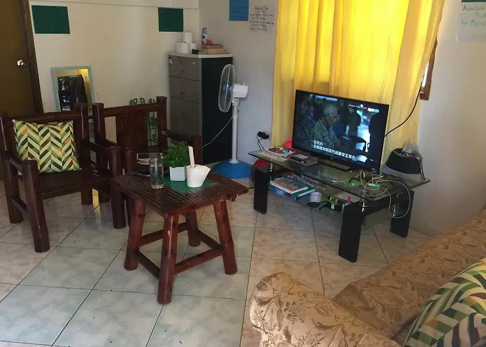 J & C Hostel *