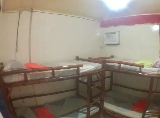 J & C Hostel Moalboal